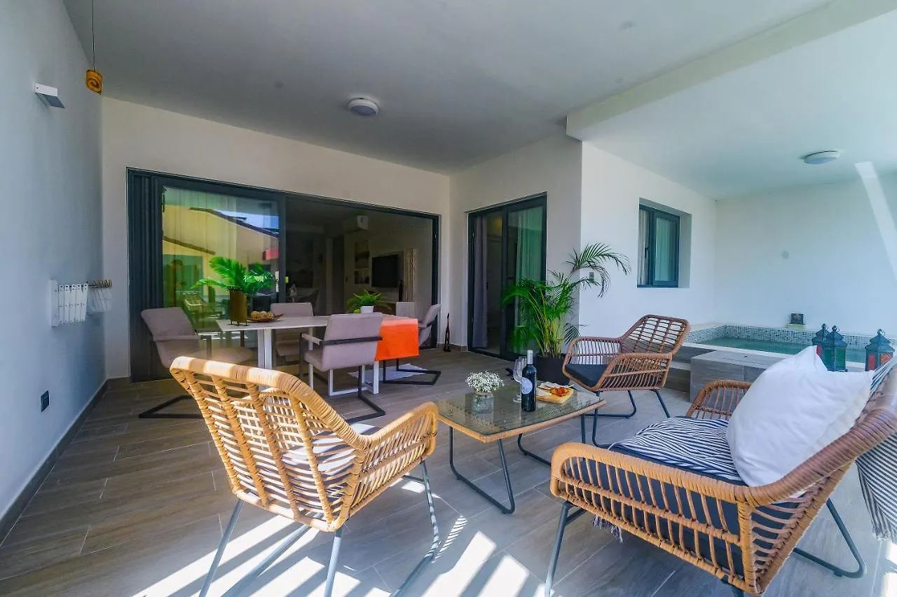 Beach Garden 2 - Luxury Apartments